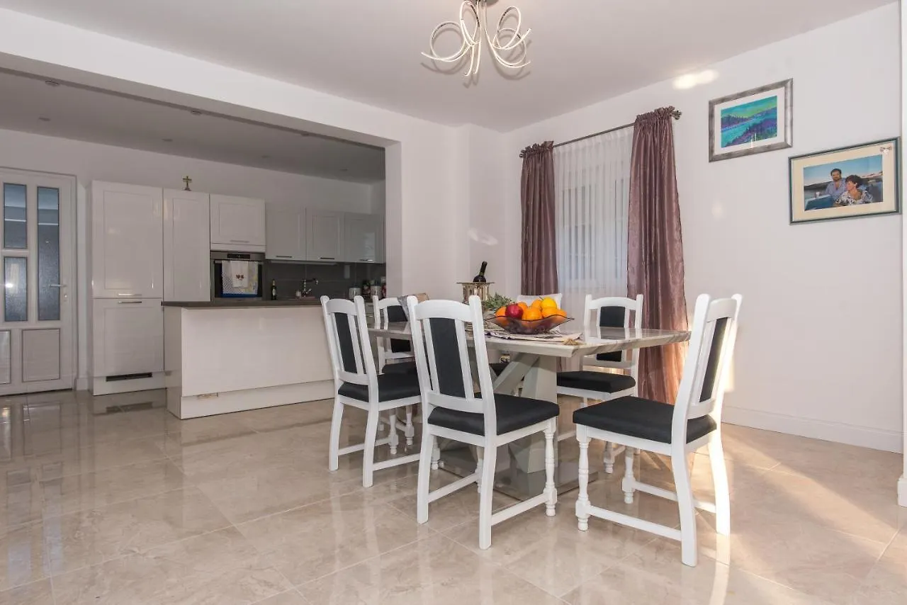 Villa Kathy Seget Vranjica