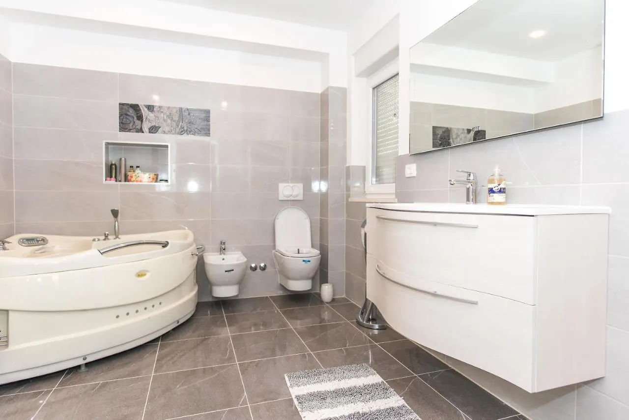 Villa Kathy Seget Vranjica