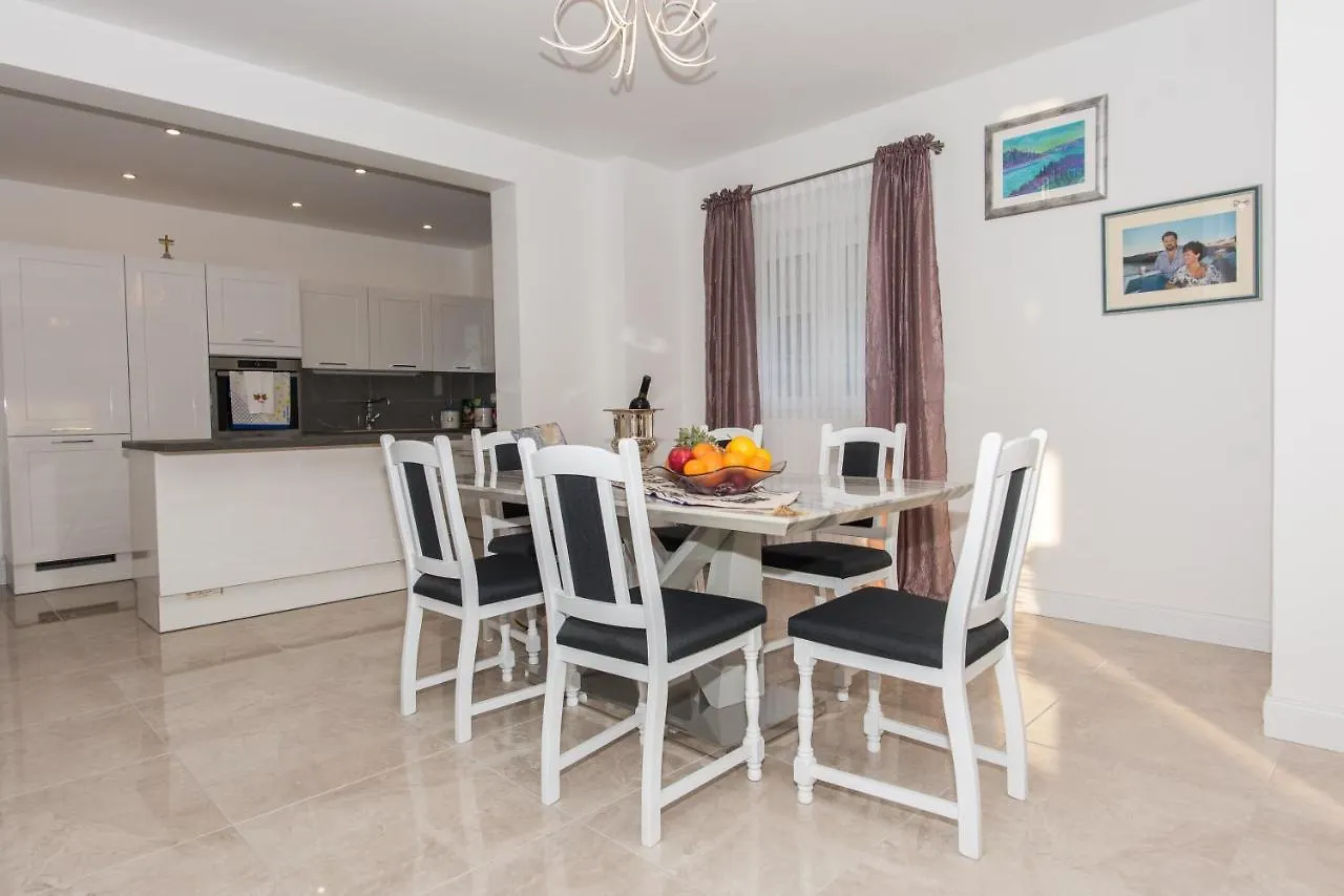 Villa Kathy Seget Vranjica